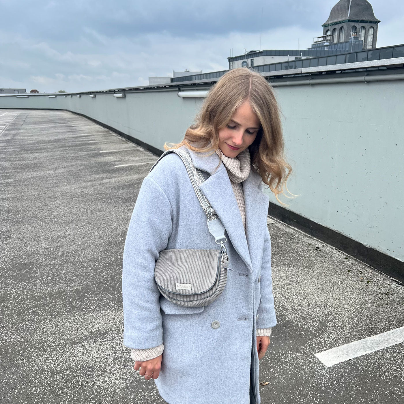 Tasche Majla grau
