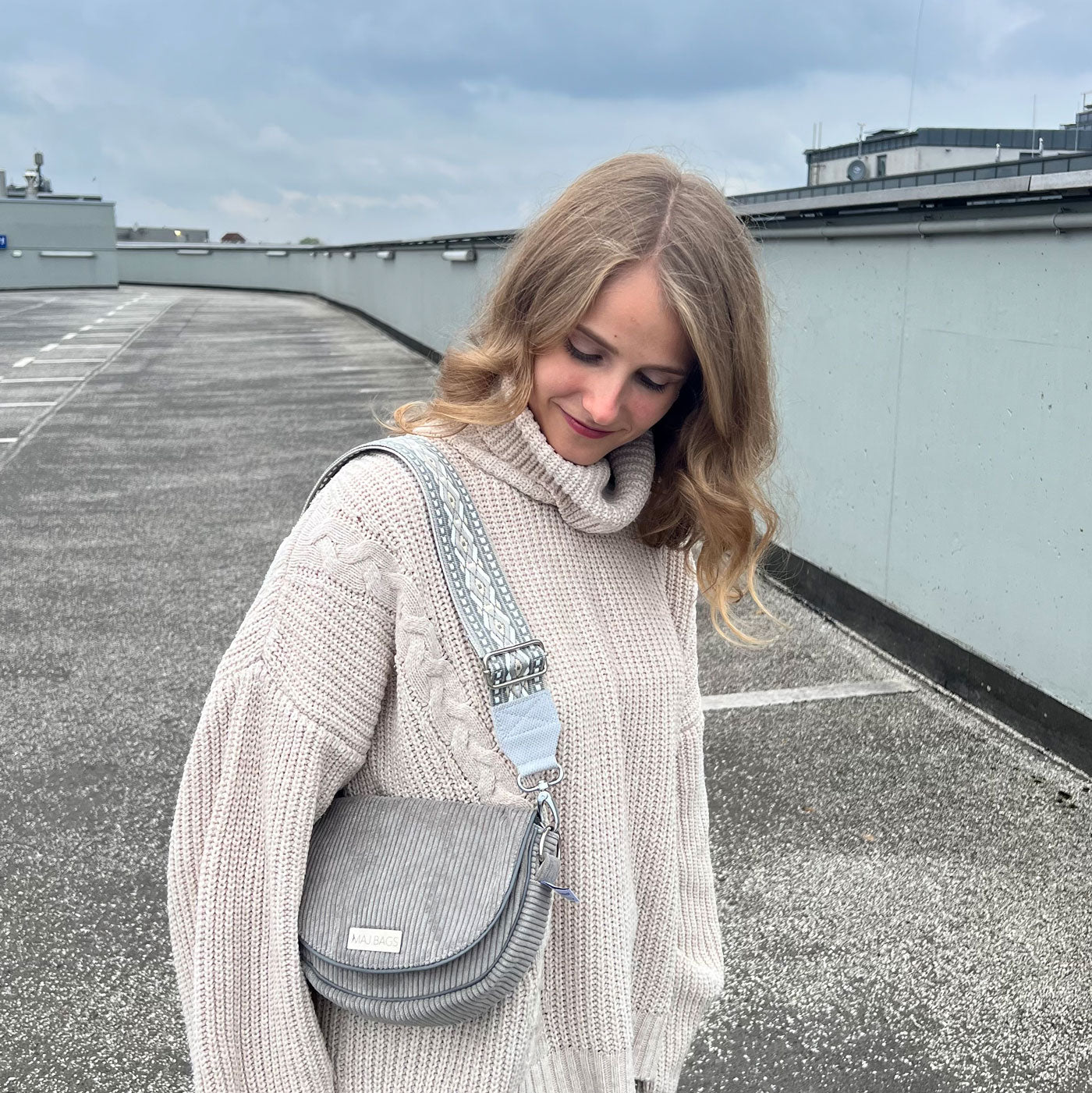 Tasche Majla grau