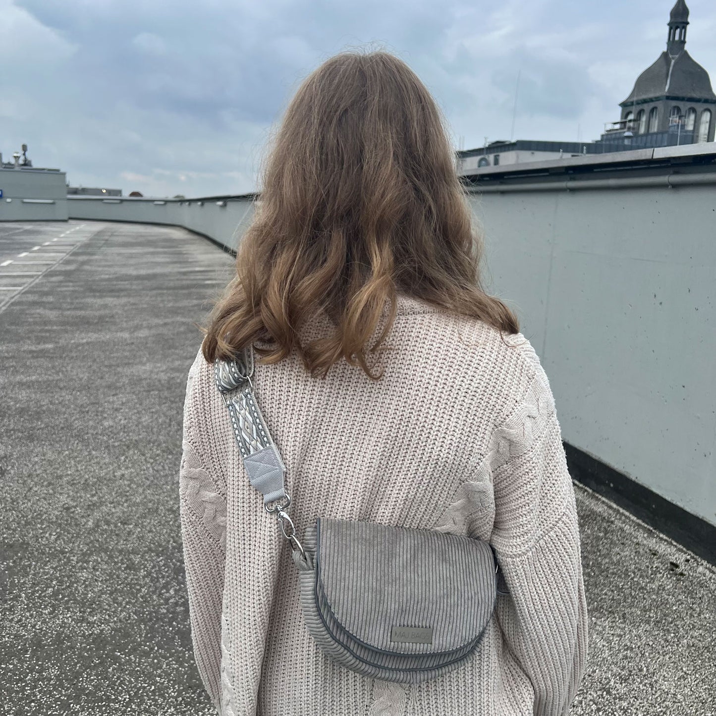 Tasche Majla grau